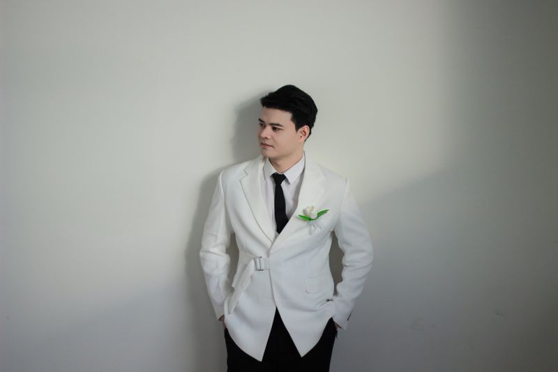 Boutonnière de marié avec fleur blanche — mariage Interflora