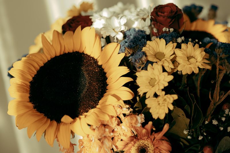 Arrangement floral estival avec fleurs d'été — création inter flora